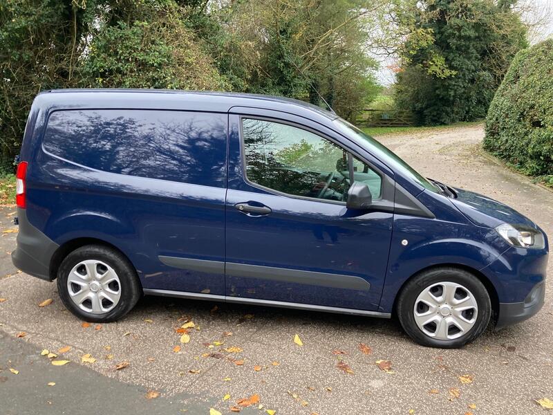 FORD TRANSIT COURIER