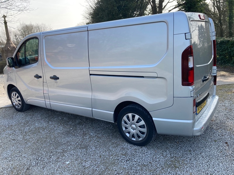 VAUXHALL VIVARO