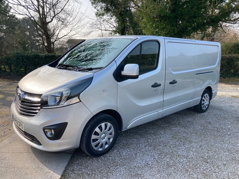 VAUXHALL VIVARO