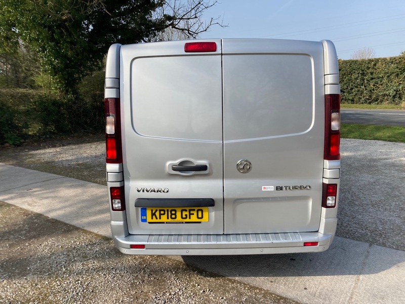 VAUXHALL VIVARO