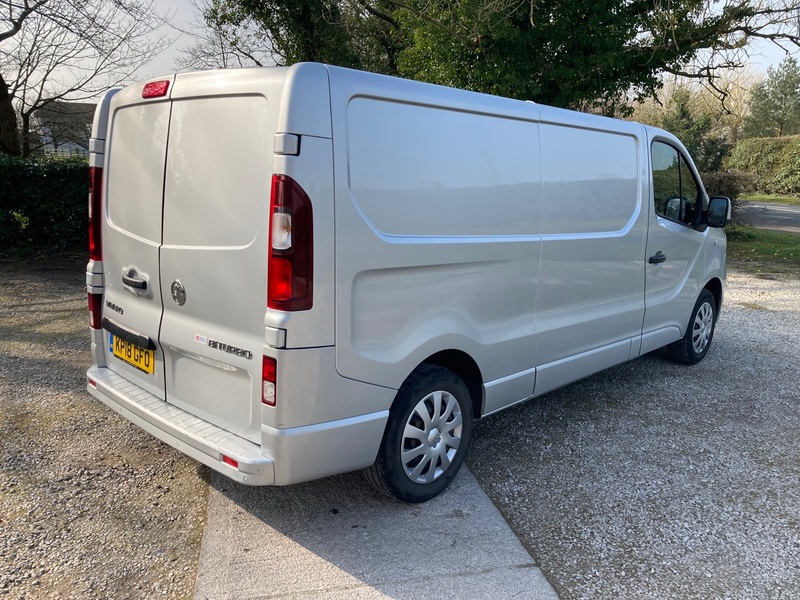 VAUXHALL VIVARO