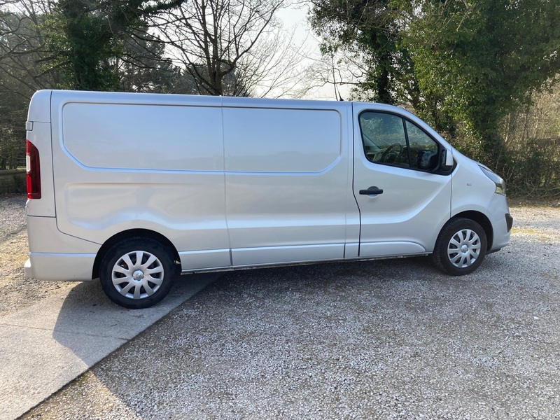 VAUXHALL VIVARO