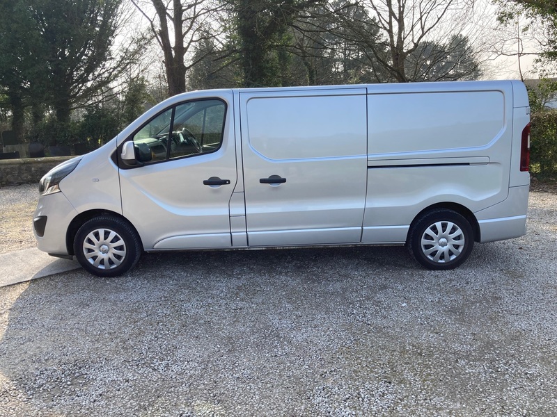 VAUXHALL VIVARO