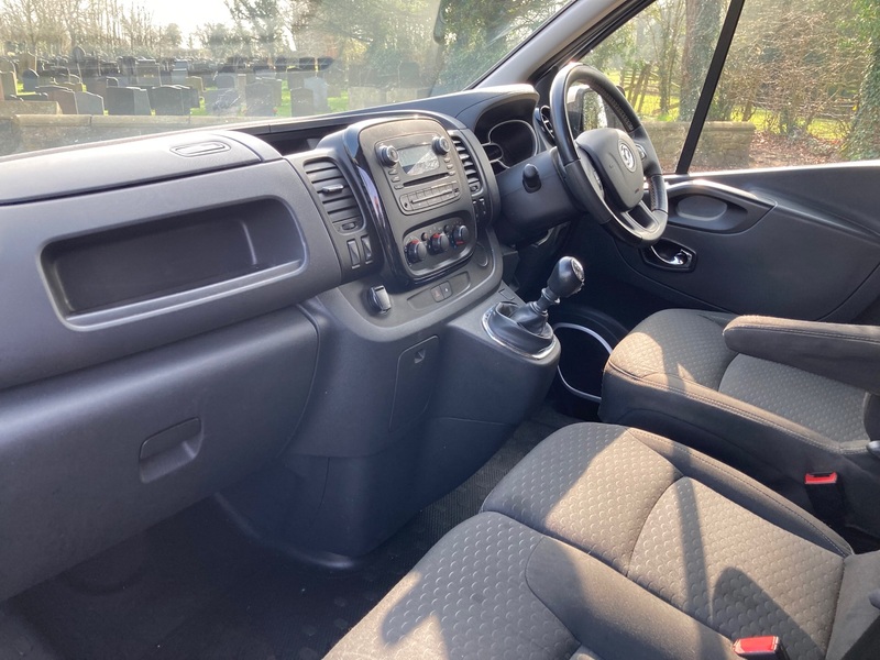 VAUXHALL VIVARO