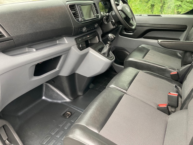 VAUXHALL VIVARO