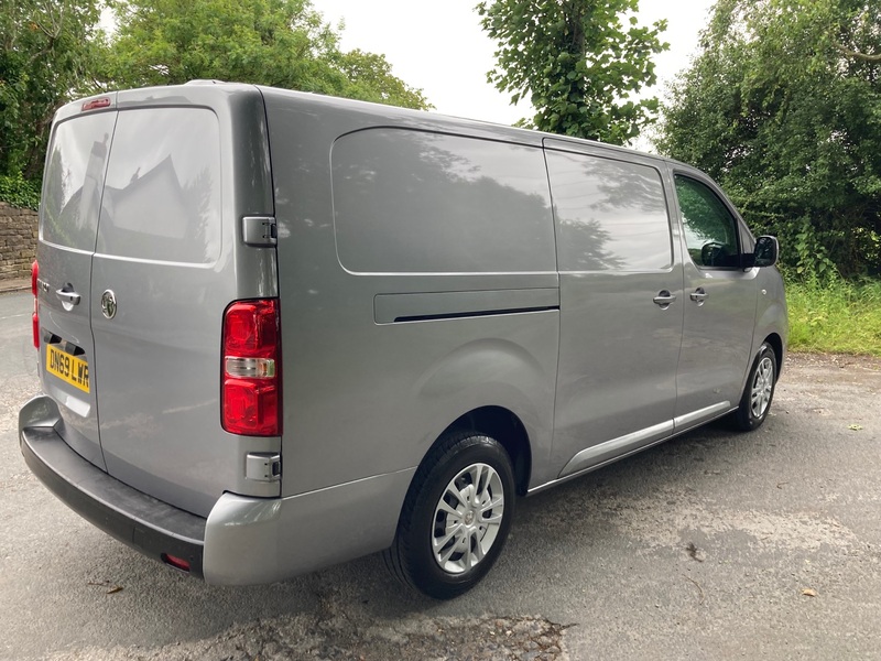 VAUXHALL VIVARO