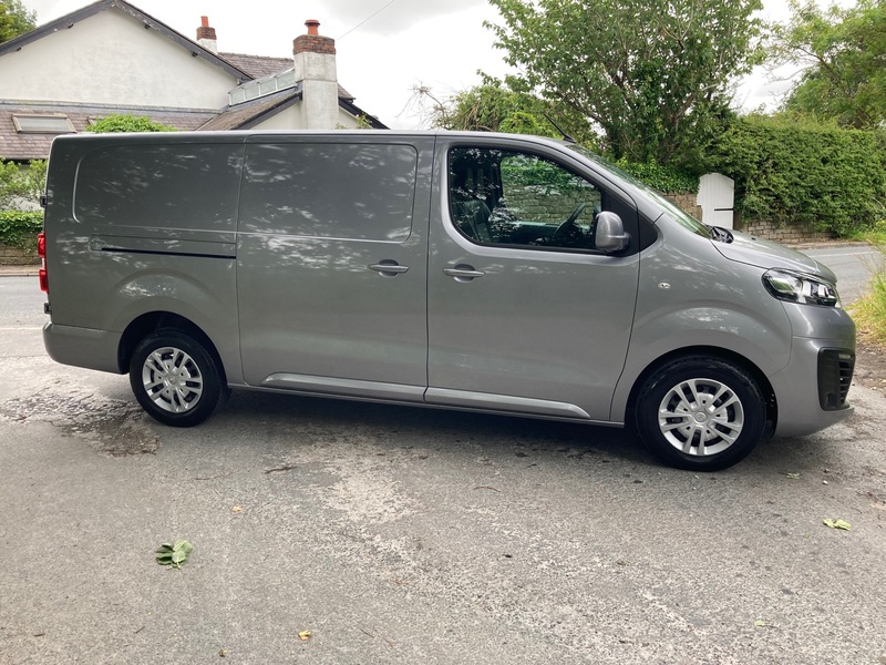 VAUXHALL VIVARO