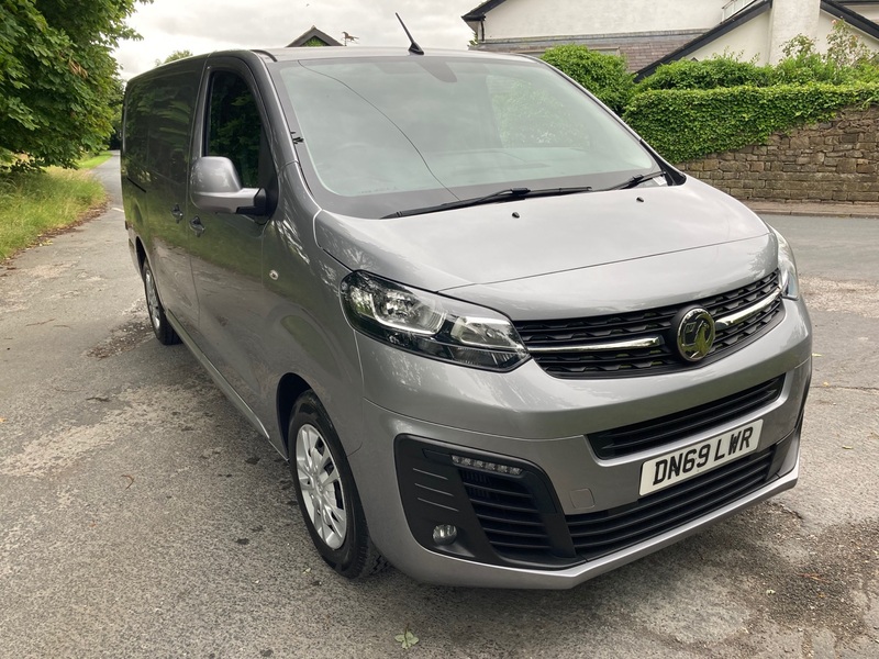 VAUXHALL VIVARO